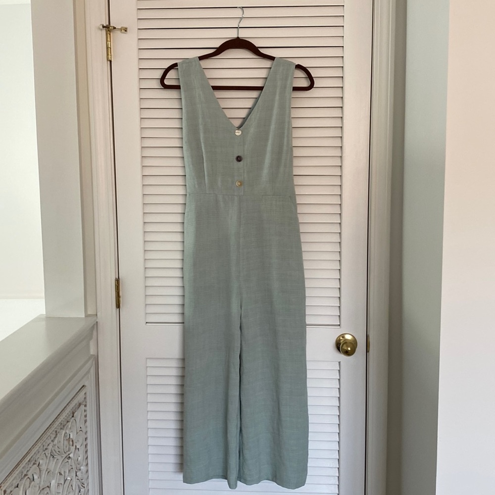 Davi&Dani Jumpsuit. Green with button detail. Front pockets. Medium